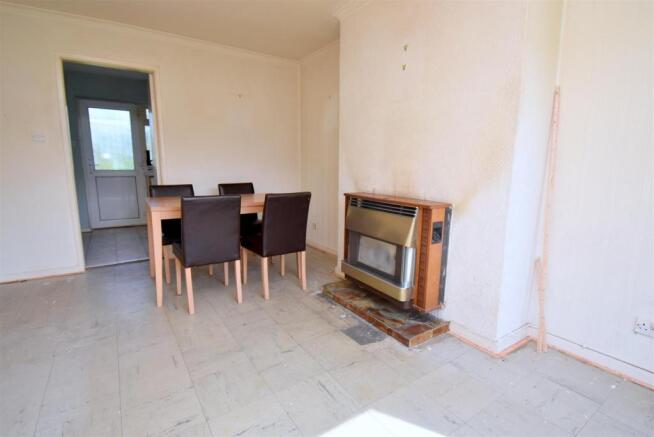 LIVING ROOM.JPG