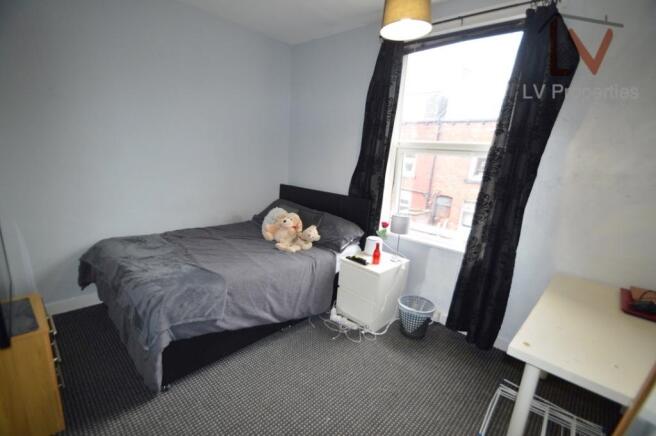 3 bed Terraced to rent Image 8