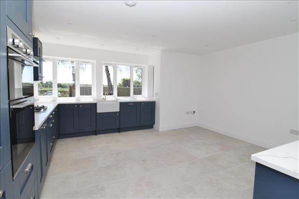 Kitchen / Dining Roo