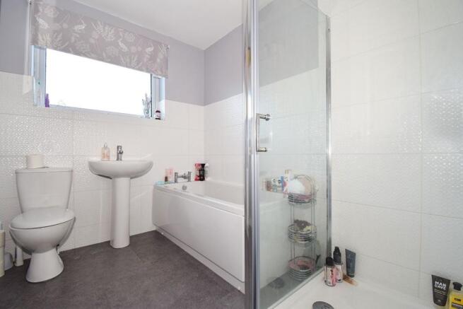 Family Bathroom / WC