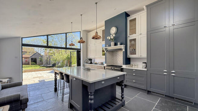 Kitchen/family ro...