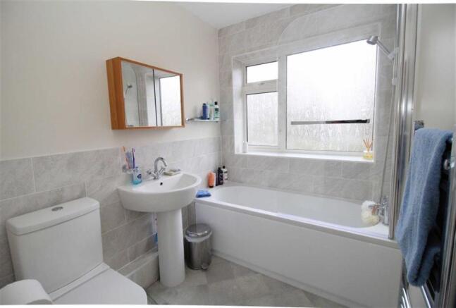 FAMILY BATHROOM