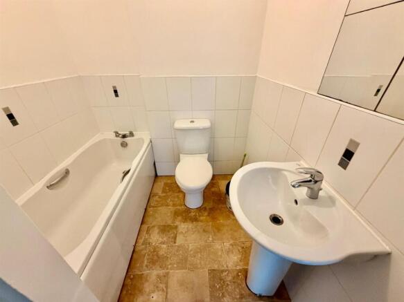 3 bed Terraced for sale Image 9