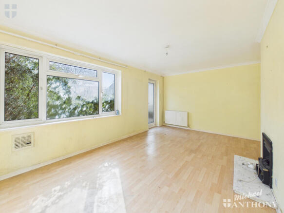 CAM03852G0-PR0596-STILL003