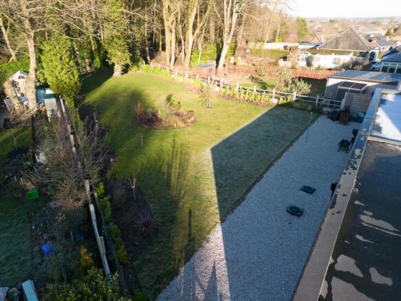REAR GARDEN 01.jpg