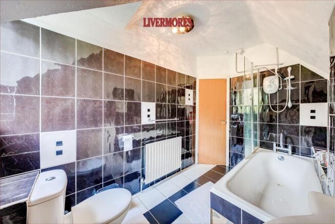Bathroom 1dp copy.jpg
