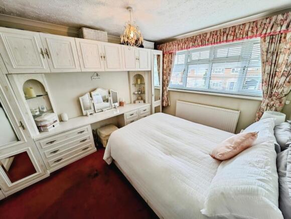 32 Dorset Way photo 12.jpg