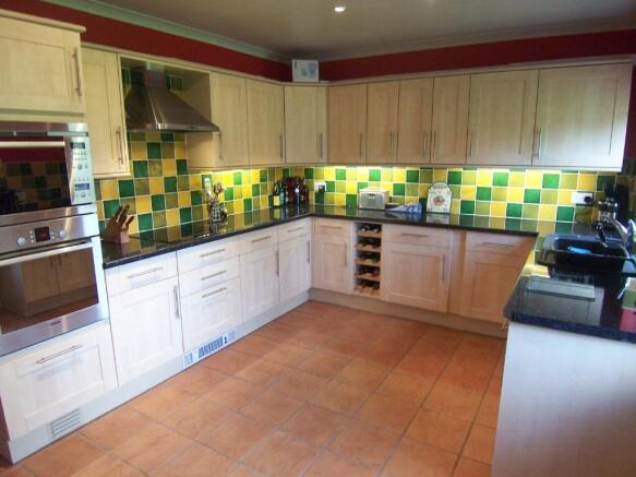 KITCHEN/BREAKFAST