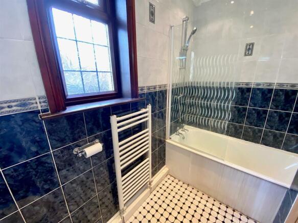 child lane 8 bathroom 2.jpg