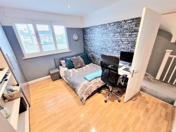 BEDROOM 2