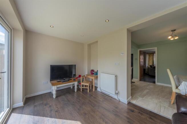 31 Lodge Drive-002.JPG