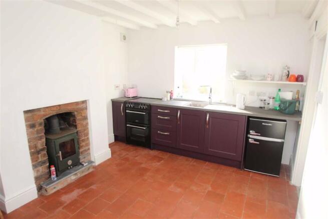 KITCHEN/ DINING ROOM