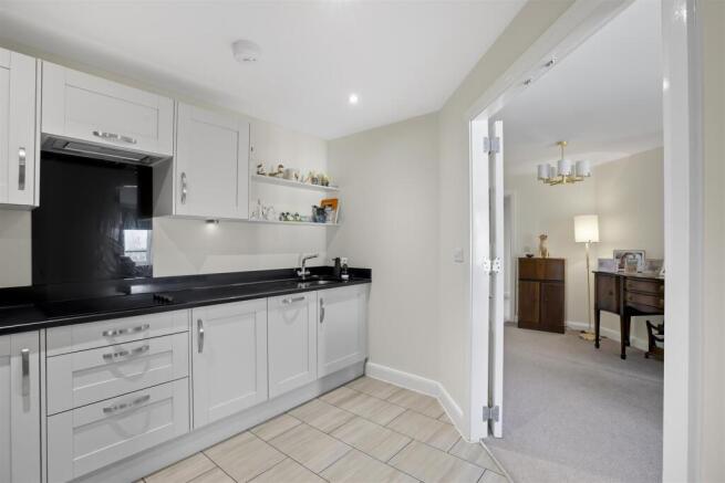 3 bed Apartment for sale Image 7