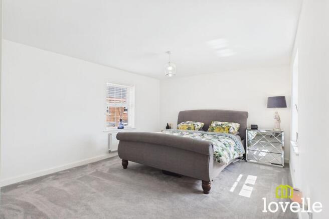 4 bed Detached for sale Image 12