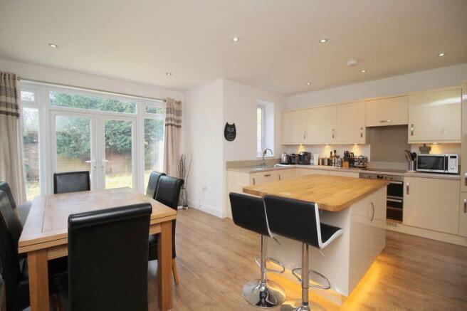 Kitchen / Dini...
