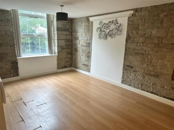 2 bed Apartment to rent Image 4