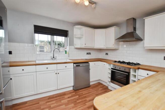 3 bed Detached Bungalow for sale Image 4