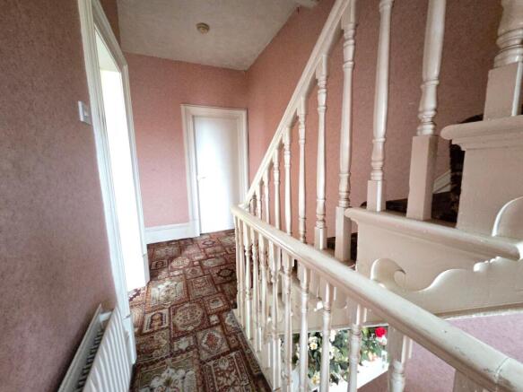 4 bed Semi-Detached for sale Image 8