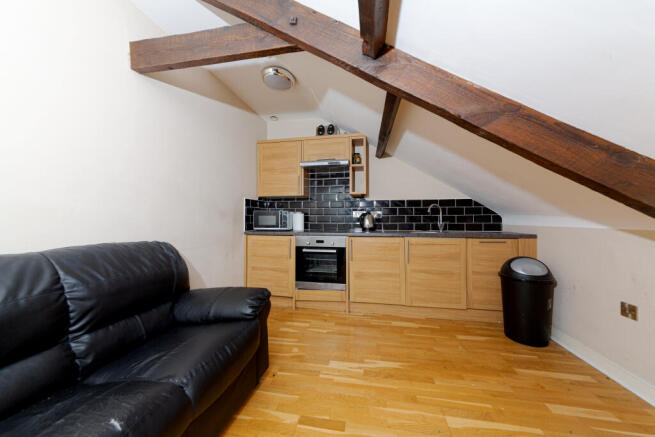 71 clayton st flat D