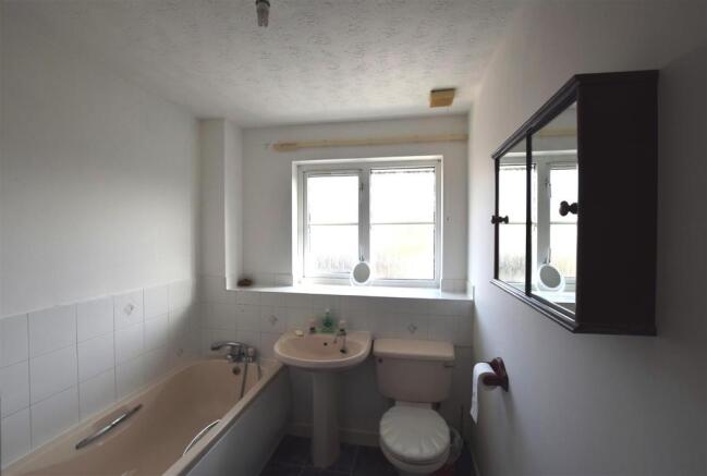 3 Lower Westlake Rd Bathroom.jpg