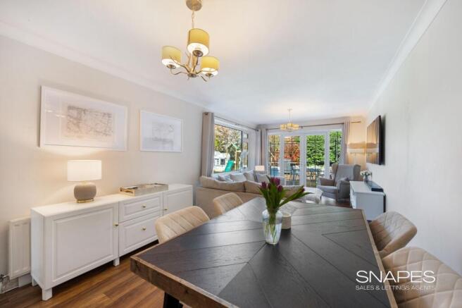 Sitting Room / Dining Room