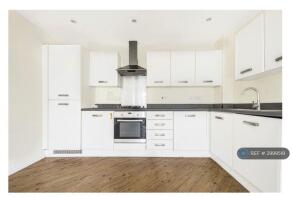 Flat 4, 51 Grace House, Erickson Gardens, Bromley BR2 9FZ