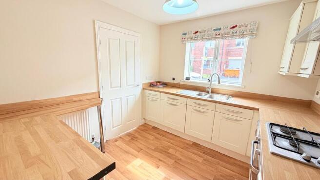 3 bed Town House for sale Image 5