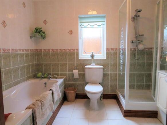 Bathroom (Ground Floor)