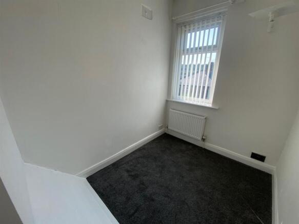 2 bed Terraced to rent Image 6