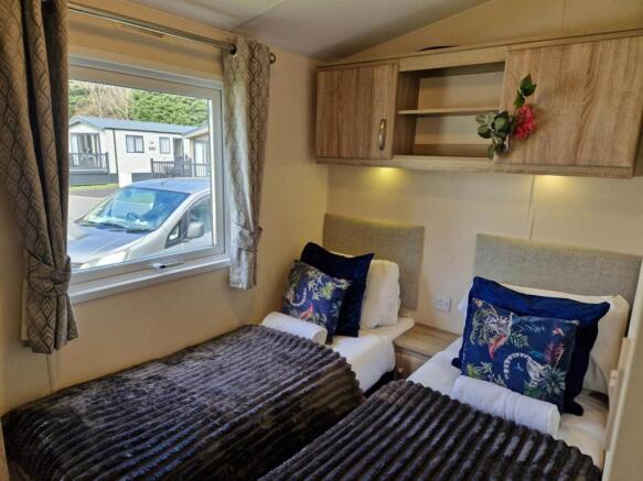 2 bed Mobile Home for sale Image 12