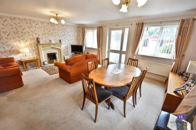 LOUNGE/DINING ROOM