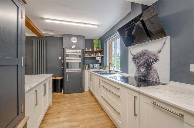 4 bed Bungalow for sale Image 7