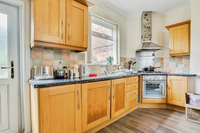 3 bed Semi-Detached for sale Image 2