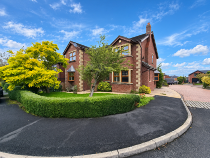 Elizabeth Close, Staining, FY3