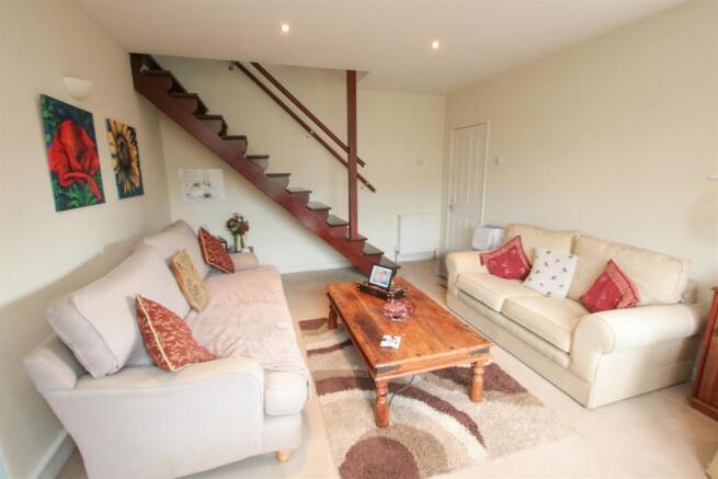 OPEN PLAN LOUNGE