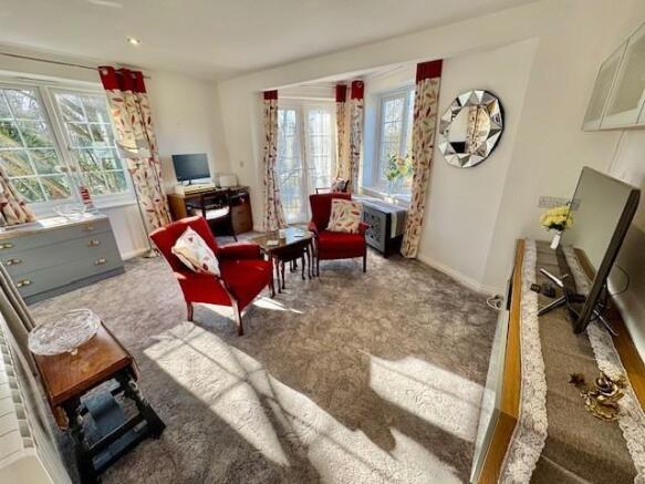 Lounge/Dining Room