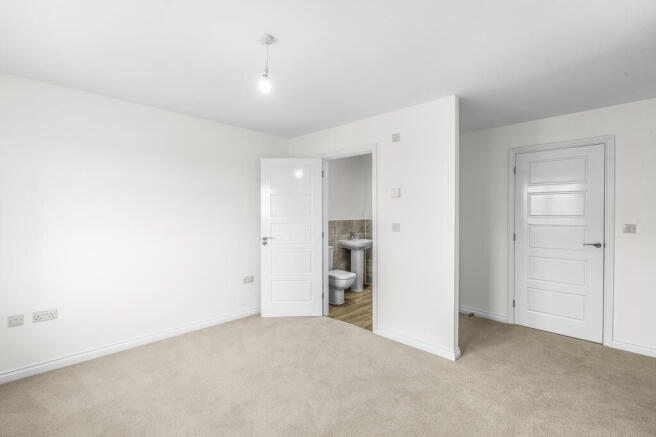 4 bed Detached for sale Image 9