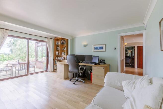 8474313-interior15v2.jpg