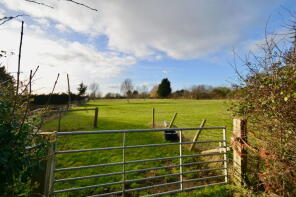 84 Redlands, Weston Road, Evesham WR11 7HW