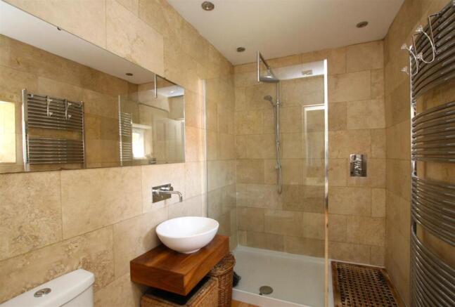 En-Suite - a.JPG