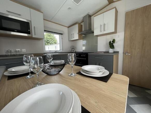 Carnaby Silverdale Diningarea 620x515.jpg