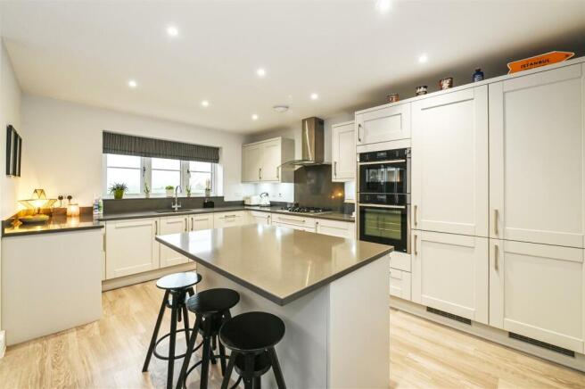 Kitchen/Breakfast Area