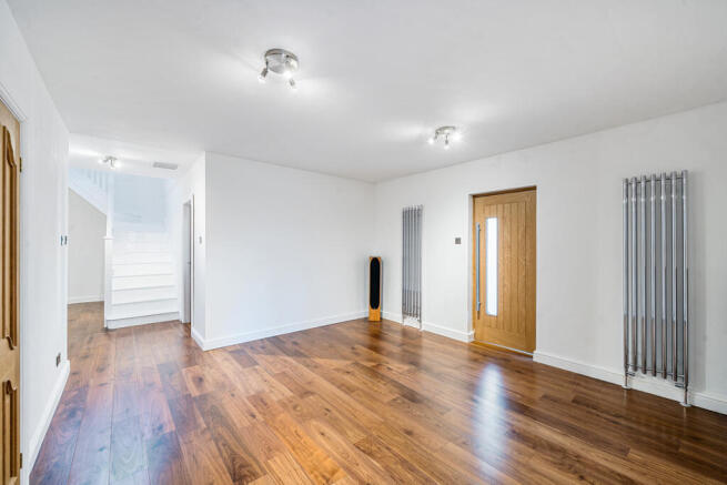6 bed Detached for sale Image 11