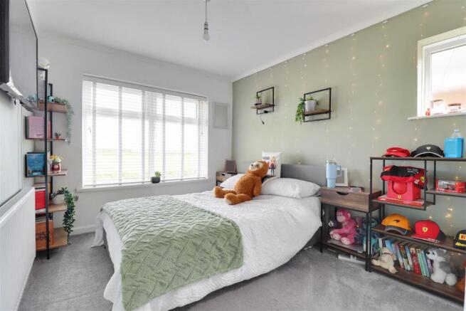 5 bed Semi-Detached for sale Image 12