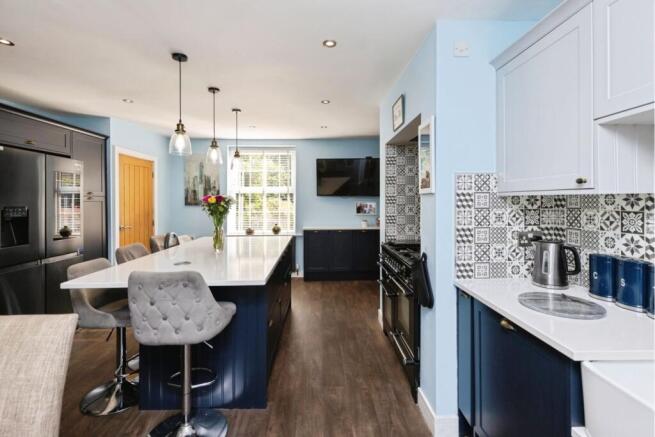 4 bed Semi-Detached for sale Image 9