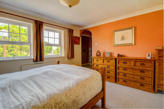 Master Bedroom (2)