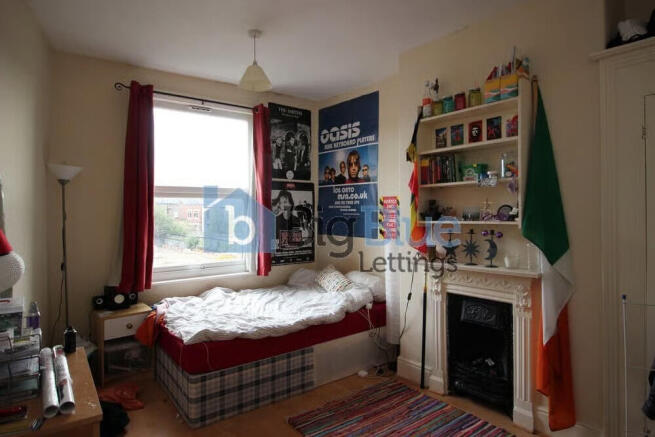 7 bed House to rent Image 12