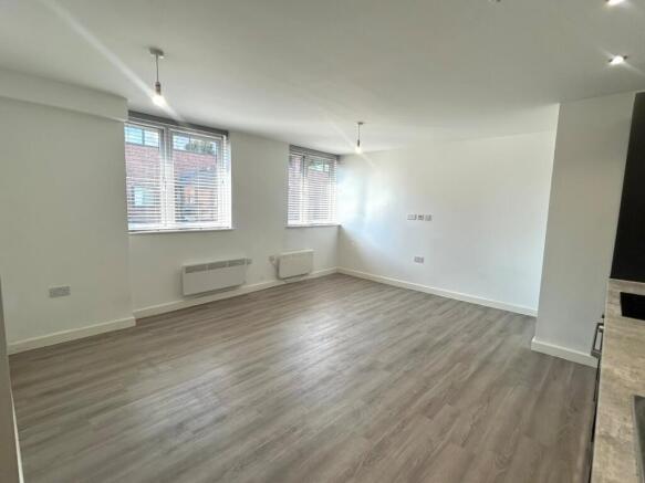 2 bed Apartment to rent Image 2