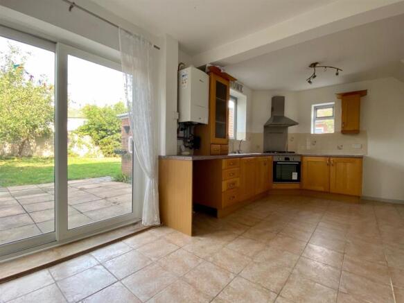 173 dining kitchen.jpg