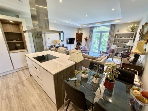 2 bed Apartment for sale Image 8